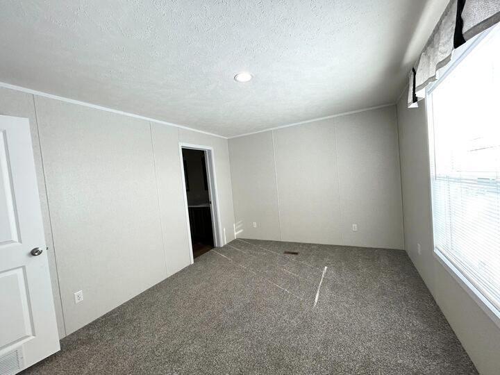 Building Photo - 29909 Flushing Dr