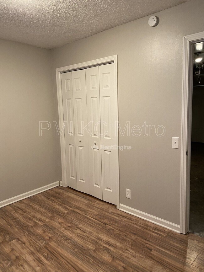 Building Photo - 1508 E Leona St