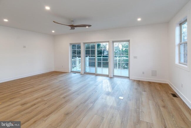 Building Photo - 17 Wilson St