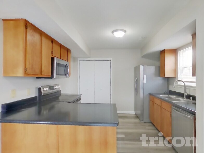 Building Photo - 4244 Village Trace Dr