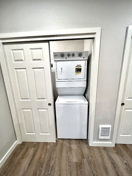 Building Photo - 2330 Yakima Ct