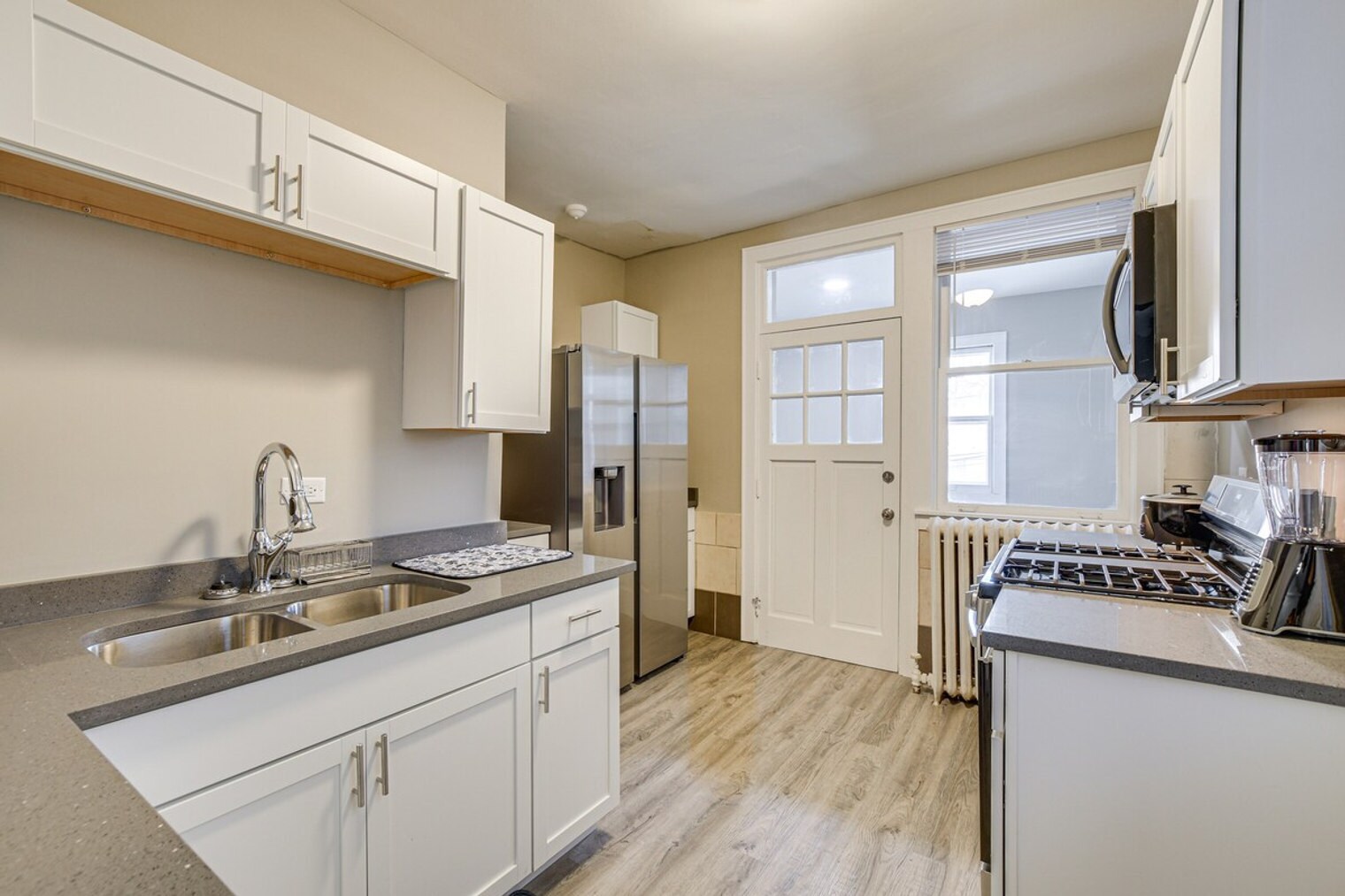 Building Photo - 6435 N Leavitt St