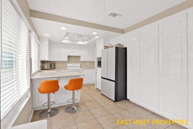 Building Photo - 2409 Sommerset Dr