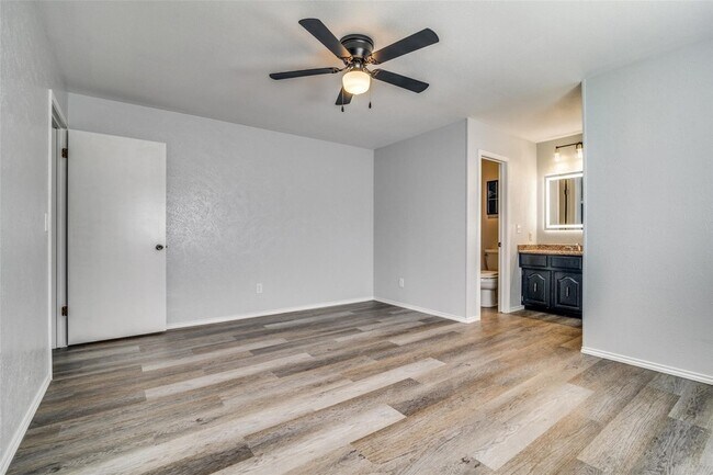 Building Photo - 3108 Kensington Dr