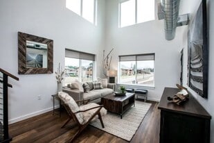 Building Photo - 128A Hawthorne Ct