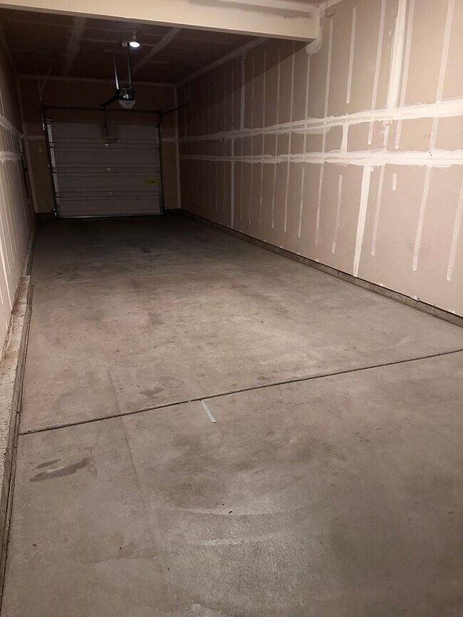 Building Photo - Great Southeast Boise Location!
