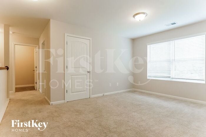 Building Photo - 220 Polo Field Way