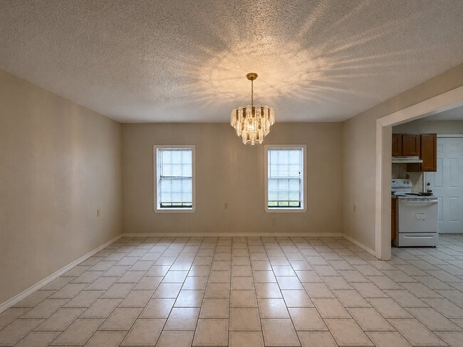 Building Photo - 712 Edgewood Cir