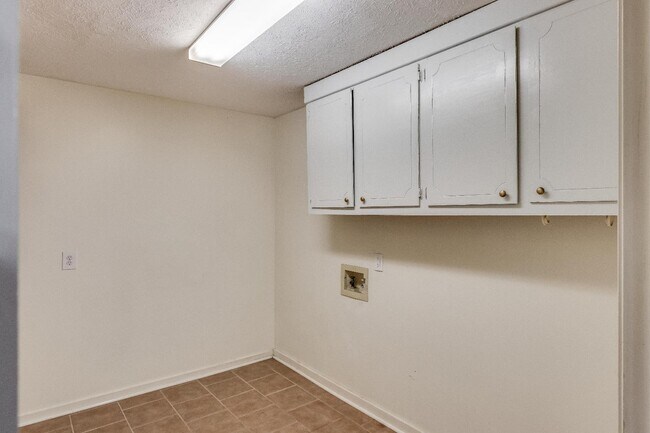 Building Photo - 201 Shadow Cove