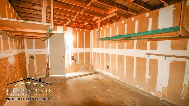 Building Photo - 201 Jardin Ct