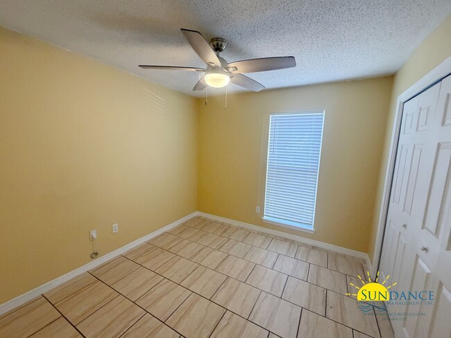 Building Photo - 134 Midland Ct