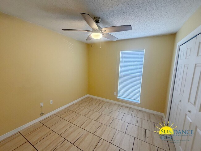 Building Photo - Adorable 3 Bedroom Home in Bluewater Bay!