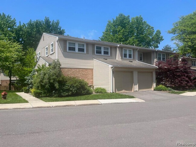 Building Photo - 1639 Brentwood