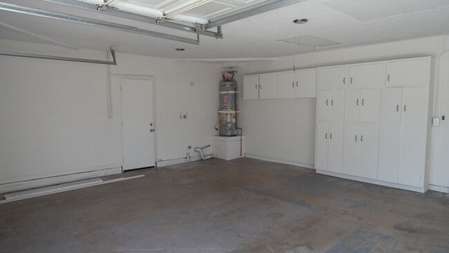Building Photo - Beautiful Remodeled Single Story 4 BR 2 BA Home With 3 Car attached Garage