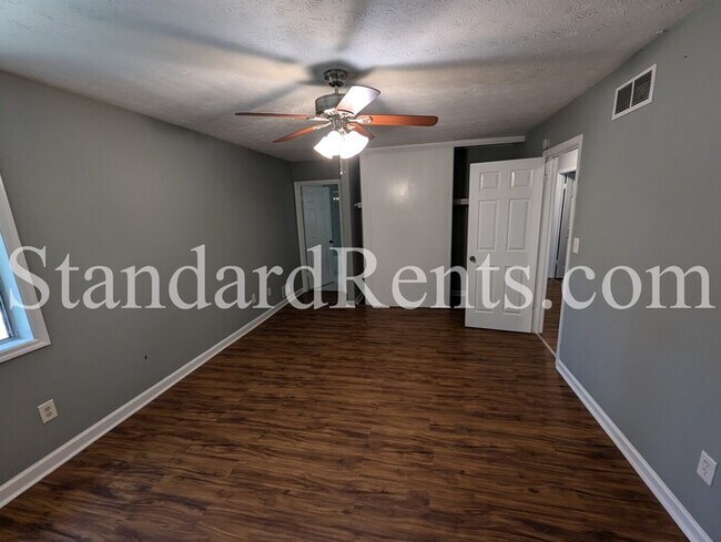 Building Photo - 4650 Aberdeen Ln