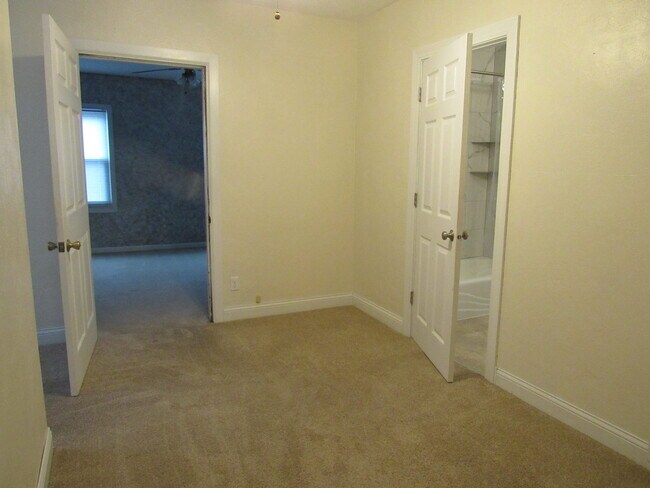 Building Photo - 3834 N Sturdevant St