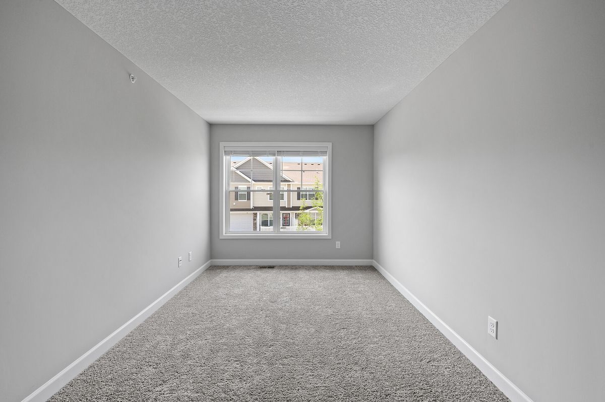 Building Photo - 15008 Ahena Curv