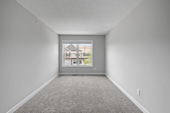Building Photo - 15008 Ahena Curv