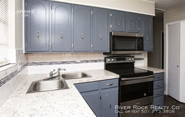 Building Photo - 3 Laramie Cv - A - 2 beds, 1 full bath