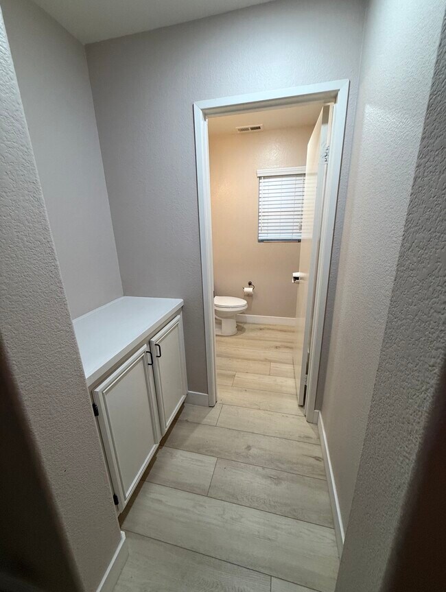 Building Photo - 30454 Silver Hawk Dr