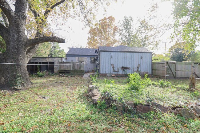 Building Photo - Midtown 2 Bedroom Gem! Available for move in immediately!