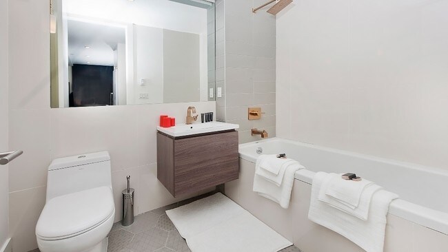 Building Photo - 15 Jackson St