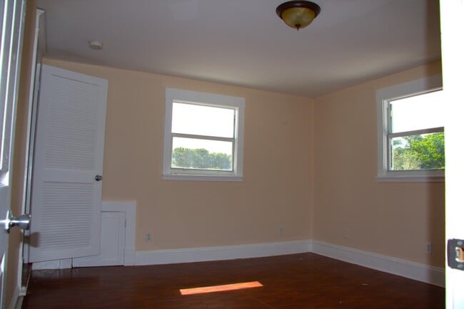 Building Photo - 5701 N Flagler Dr