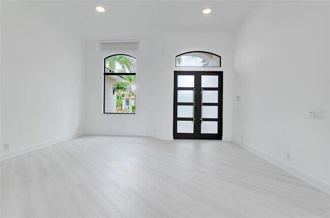 Building Photo - 2550 Jardin Terrace