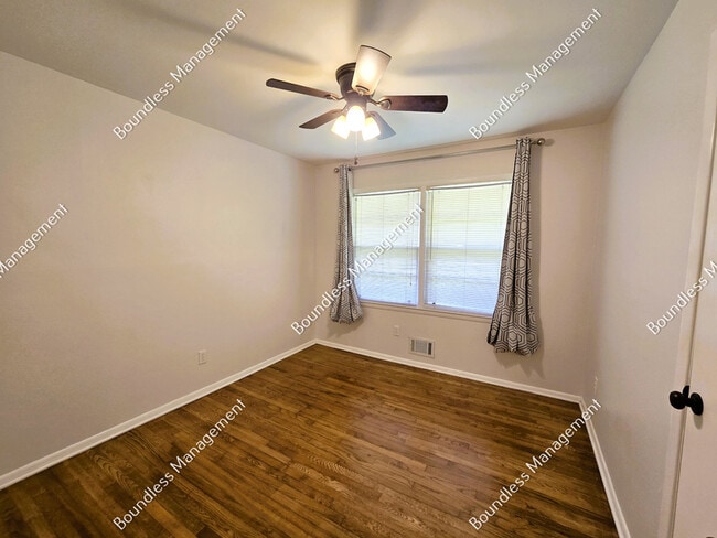 Building Photo - 2572 Woodgreen Dr