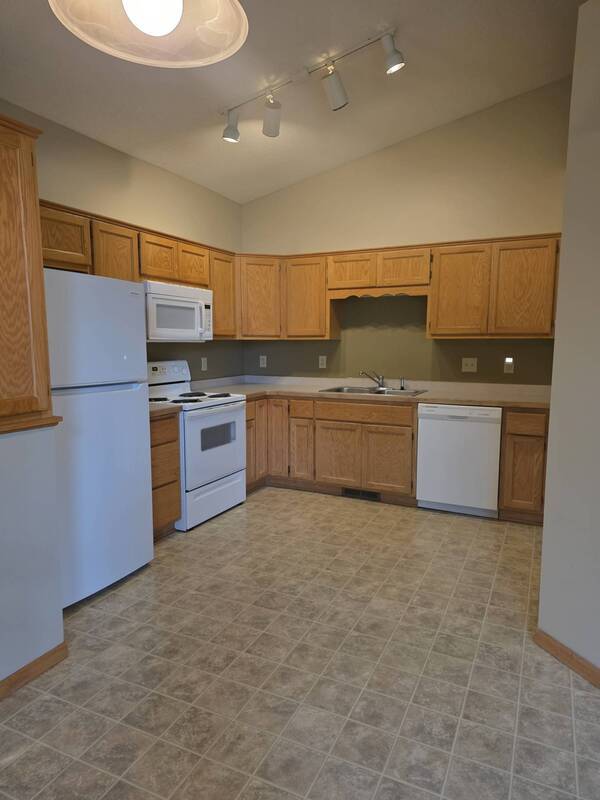 Building Photo - 9205 Orchard Cir
