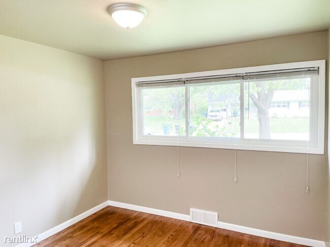 Building Photo - 3 br, 1 bath House - 139 Embassy Ln.