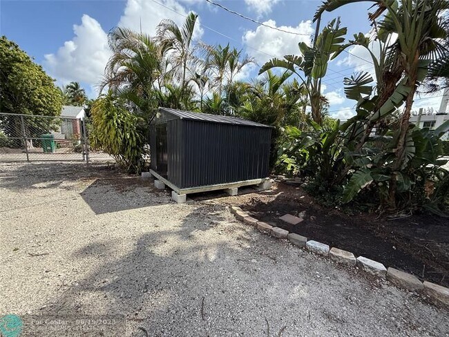 Building Photo - 5025 SW 64th Ave