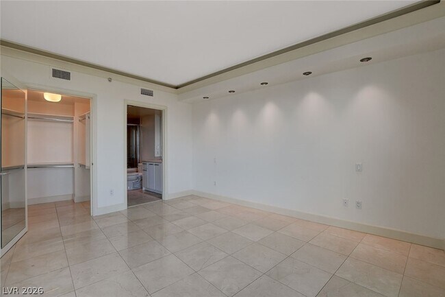 Building Photo - 322 E Karen Ave