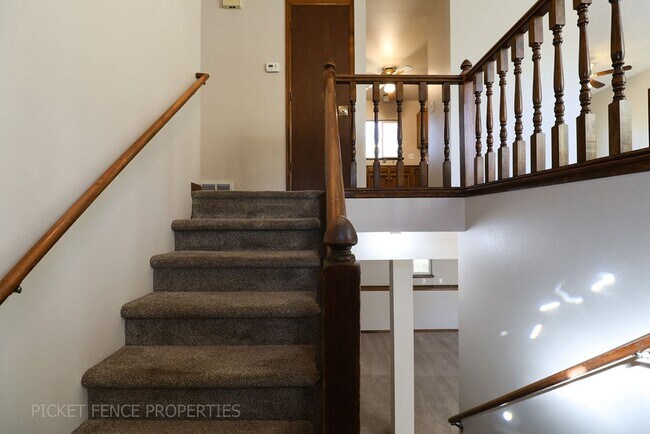Building Photo - Beautiful 2 Story Home in Loveland