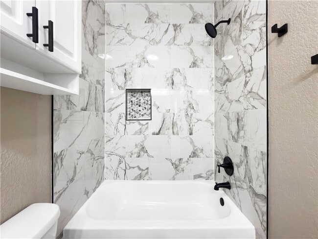 Building Photo - 1305 W Villa Maria Rd