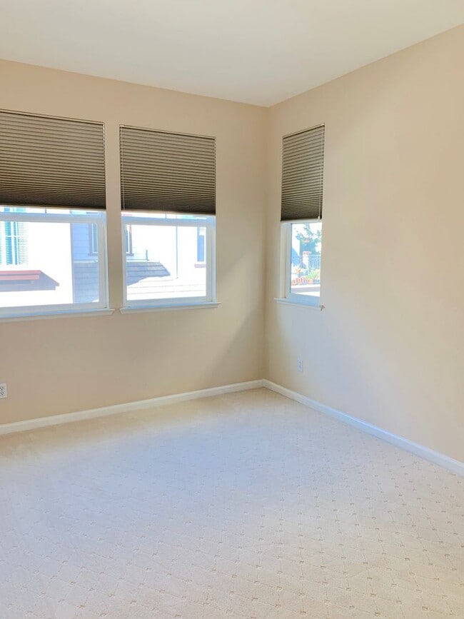 Building Photo - Perfect Shape Large 3 Story Single Family ...