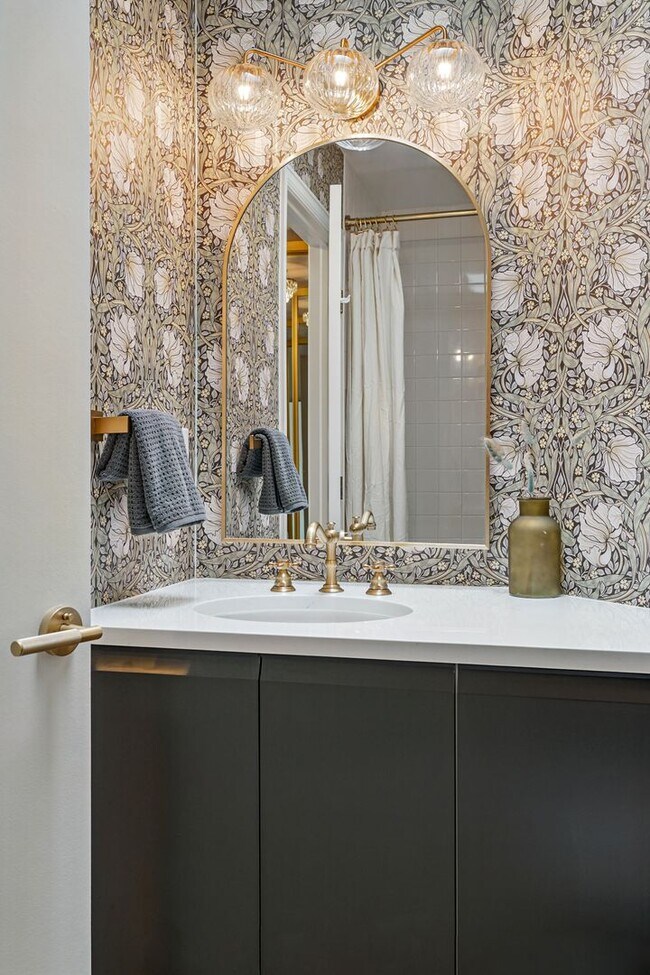 Building Photo - Sunny 2-Bed, 2-Bath Condo in Boulder’s Kin...