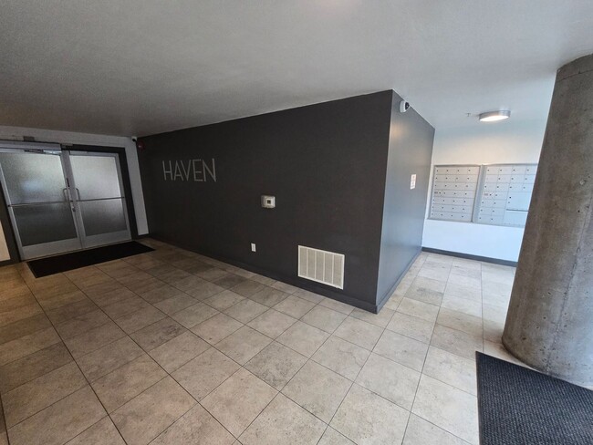 Building Photo - Spacious 2/2 Oak Lawn Condo w/ All Applian...