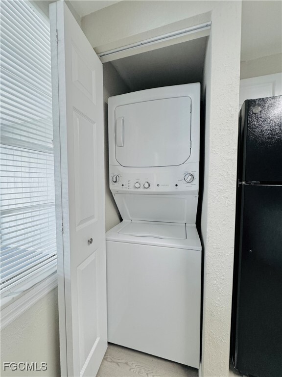 Building Photo - 331 Tarpon Dr