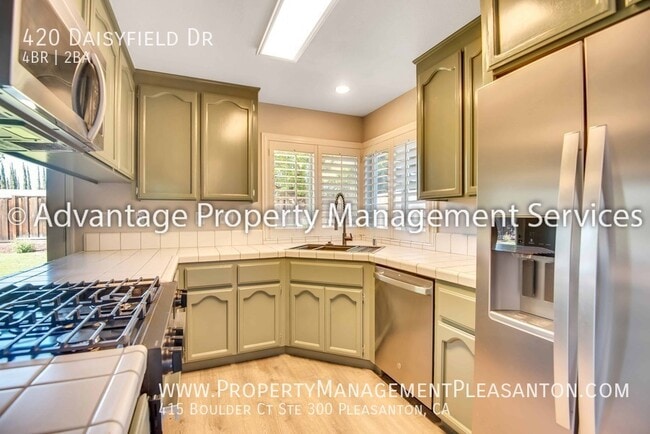 Building Photo - 420 Daisyfield Dr