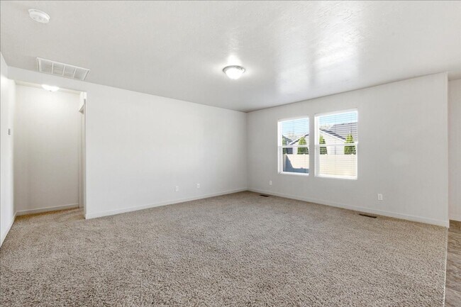 Building Photo - Single Level 3-bedroom 2-bathroom home in SW Boise