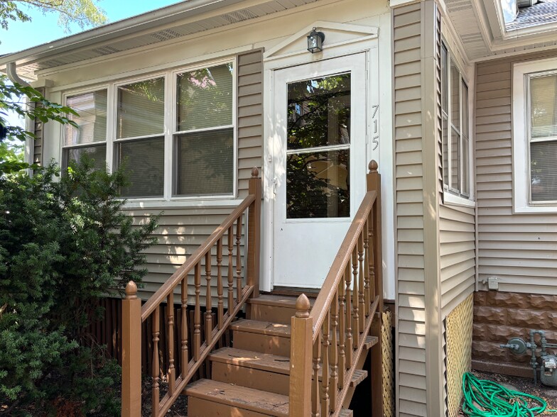 Primary Photo - 715 S Oak Park Ave