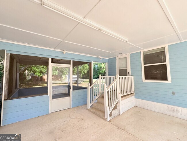 Building Photo - 600 Margaret St