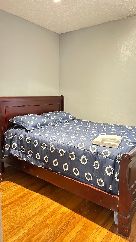 Building Photo - 710 Mulberry St