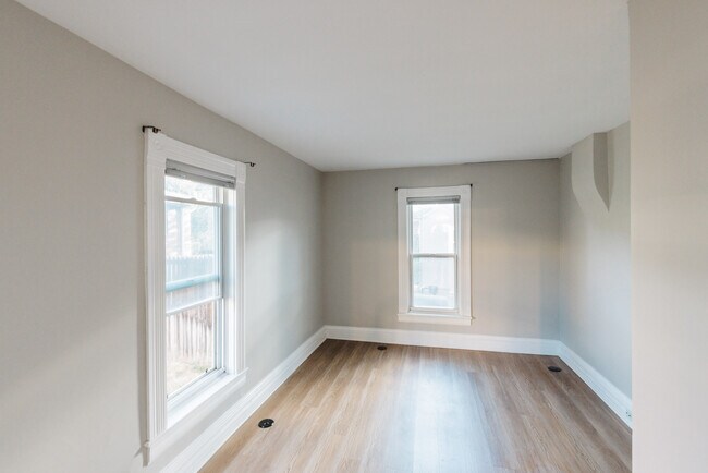 Building Photo - 1561 Yates St
