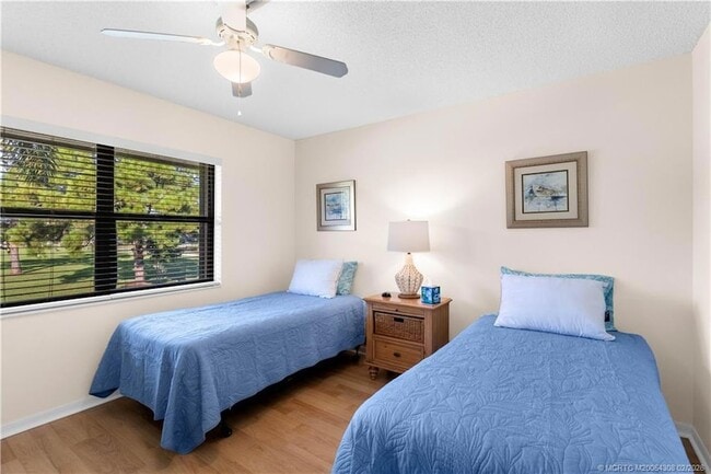 Building Photo - 4885 SE Capstan Ave