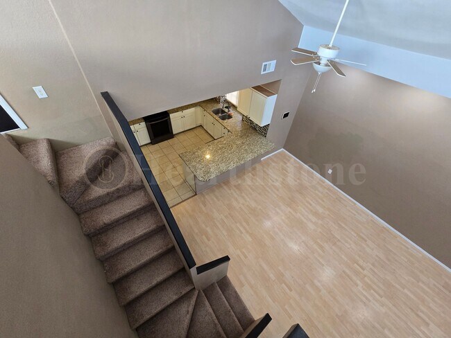 Building Photo - 1307 Gidding St