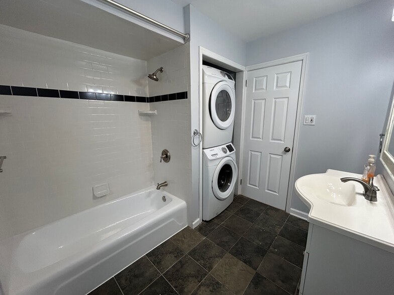 Bathroom - 600 Ashwood Ave