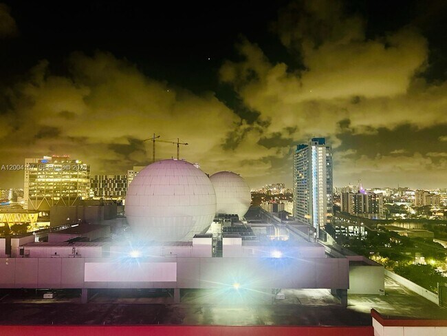 Building Photo - 851 NE 1st Ave