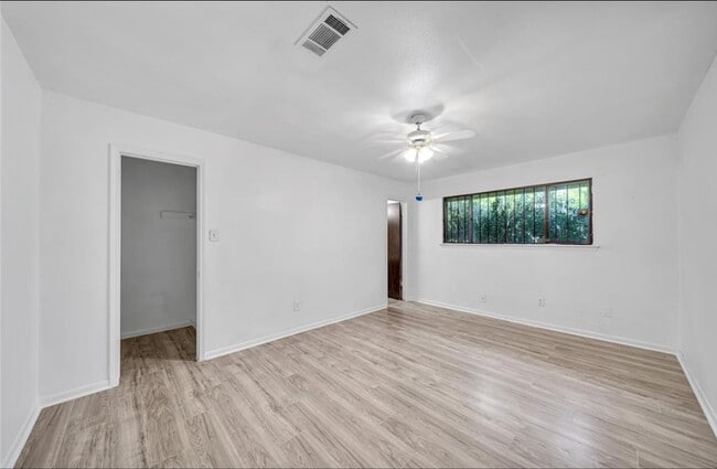 Building Photo - 8447 Sterlingshire St